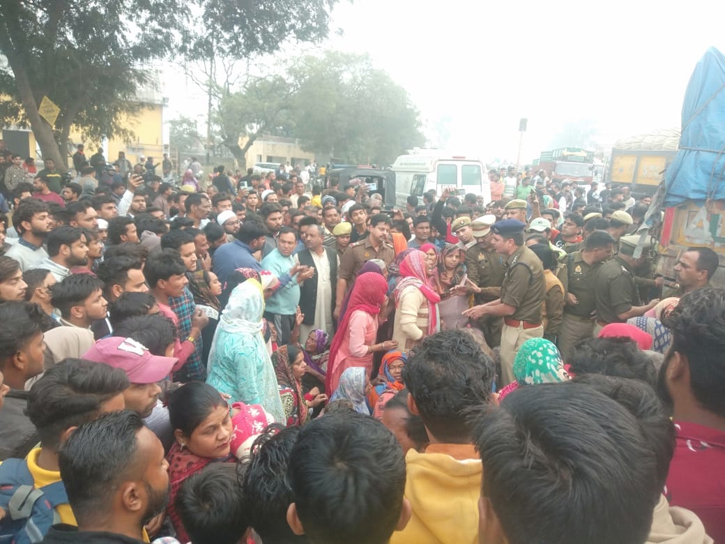 Villagers showed anger, wheels of vehicles stopped for three hours