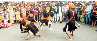 BJP is giving very expensive cylinders in Uttar Pradesh