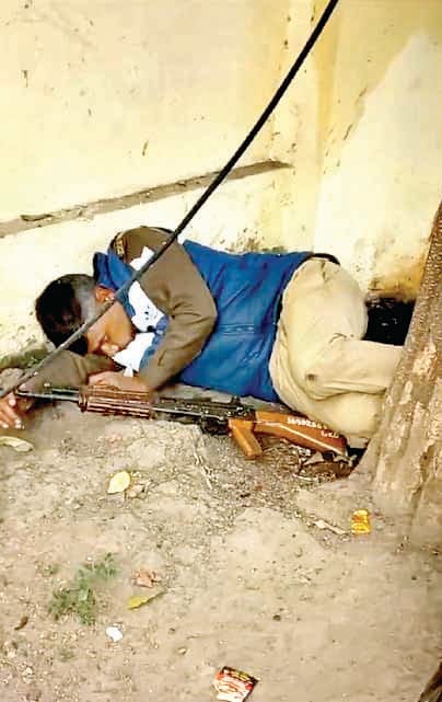 Diwan found lying drunk on the roadside with a rifle, suspended