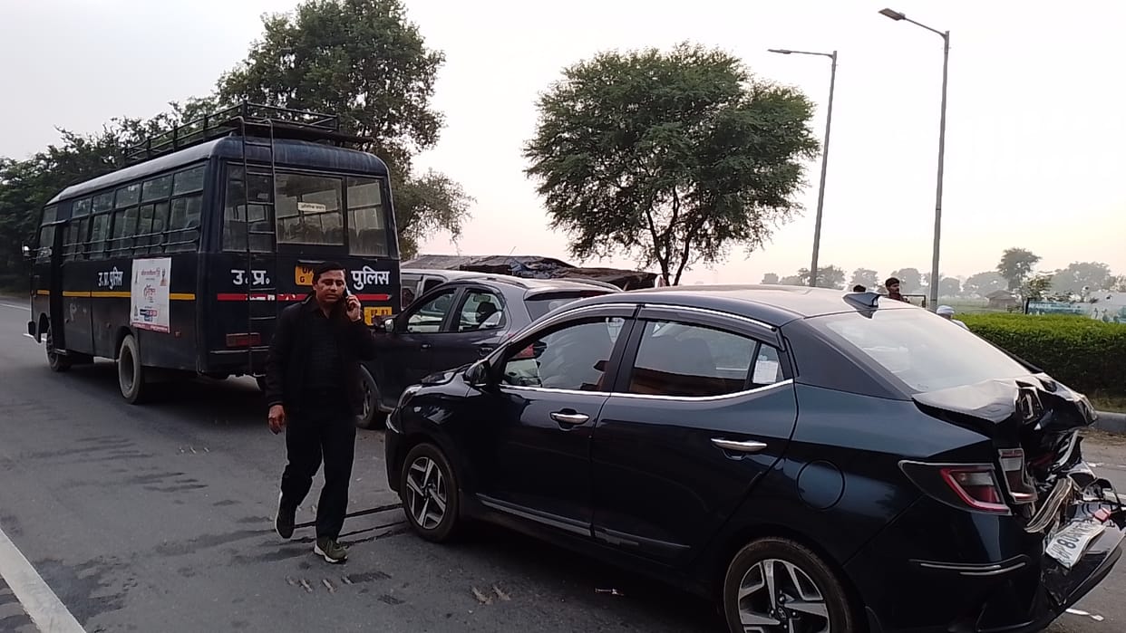 Four vehicles collided near the pump, many people injured
