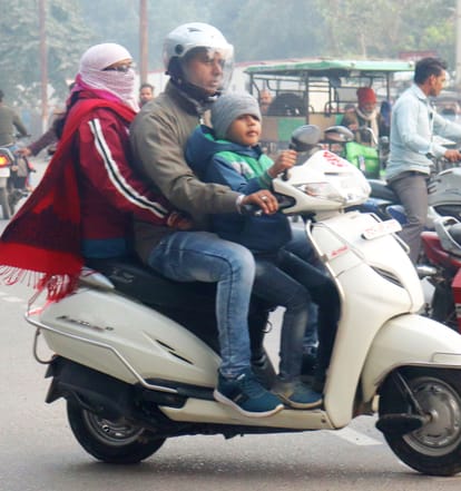 Parking empty, vehicles parked on the road, people struggling with traffic jam