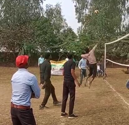 Volleyball: Kathara Khagei in senior category, BVpur team won in junior category.