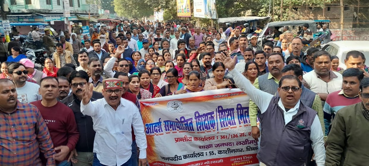 UP: Basic teachers camped in the capital for transfer