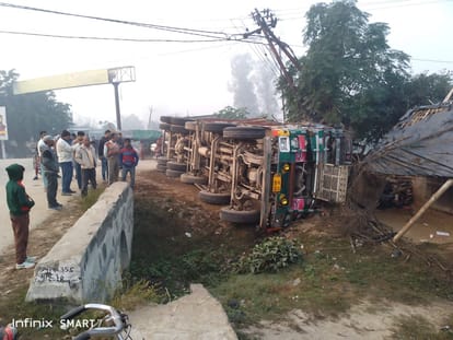 Truck loaded with wood went out of control and overturned on power transformer