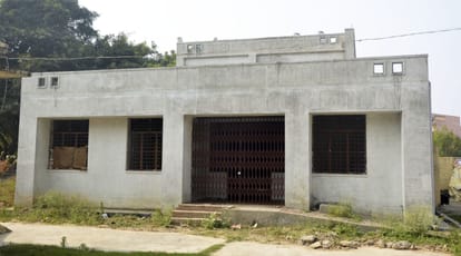 Look at the pace of work, the one stop center was to be built in six months, but could not be built even in a year and a quarter.