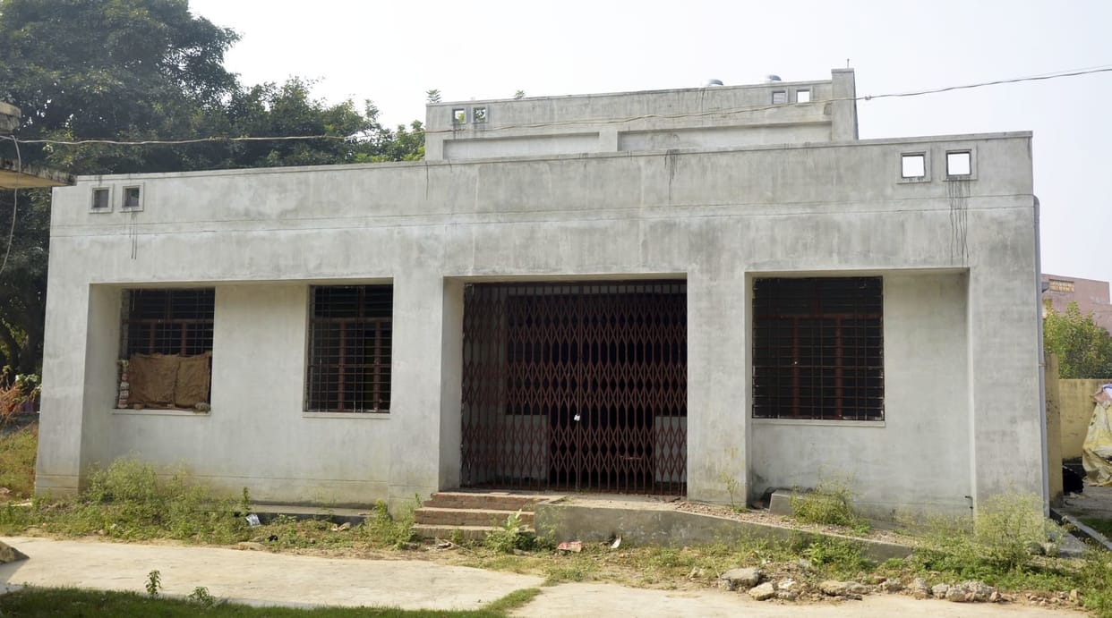 Look at the pace of work, the one stop center was to be built in six months, but could not be built even in a year and a quarter.