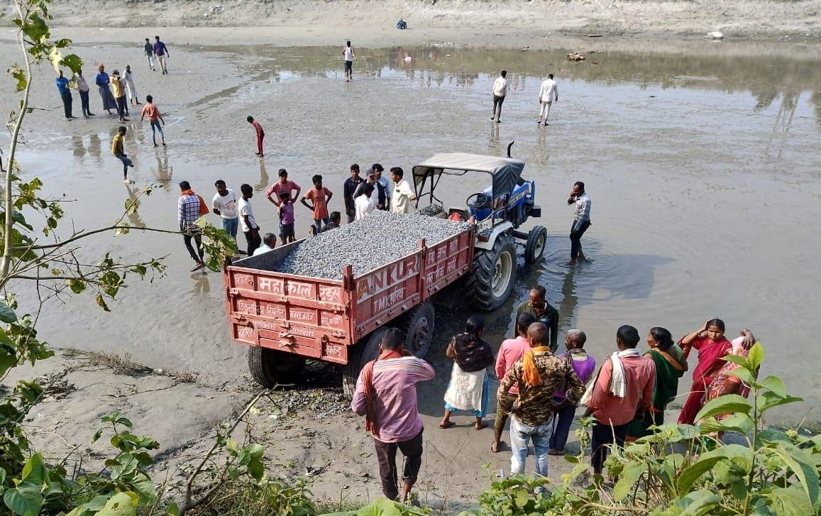 Tractor-trolley fell into canal, driver died