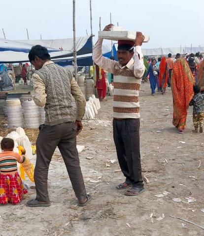 Budaun News: मेला ककोड़ा से अब मीना बाजार भी सिमटने लगा Now Meena Bazaar also started shrinking from fair Kakoda