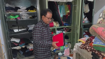 One million stolen by breaking the locks of former Pradhan's locked house