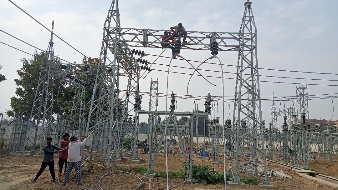 Electrification scam in villages of Hardoi, report filed against six people including three SDOs