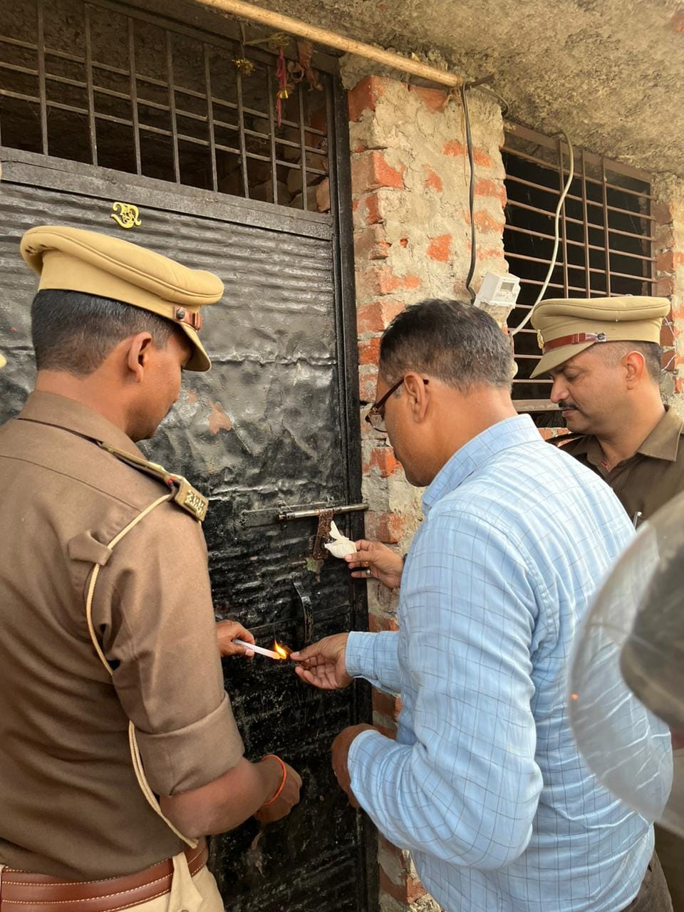House of gangster accused seized in Pipraich