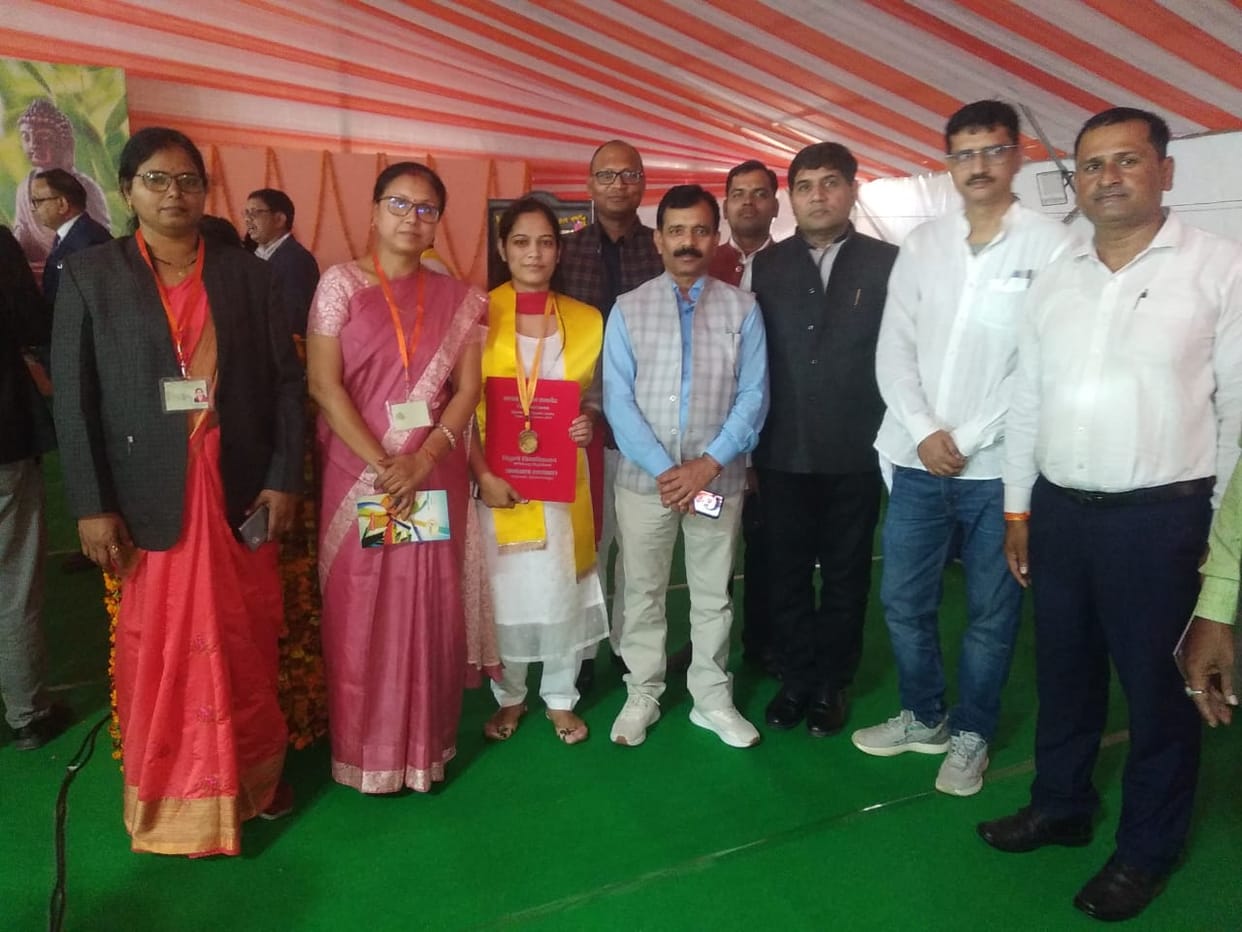 6 students of district got gold in siddharth university