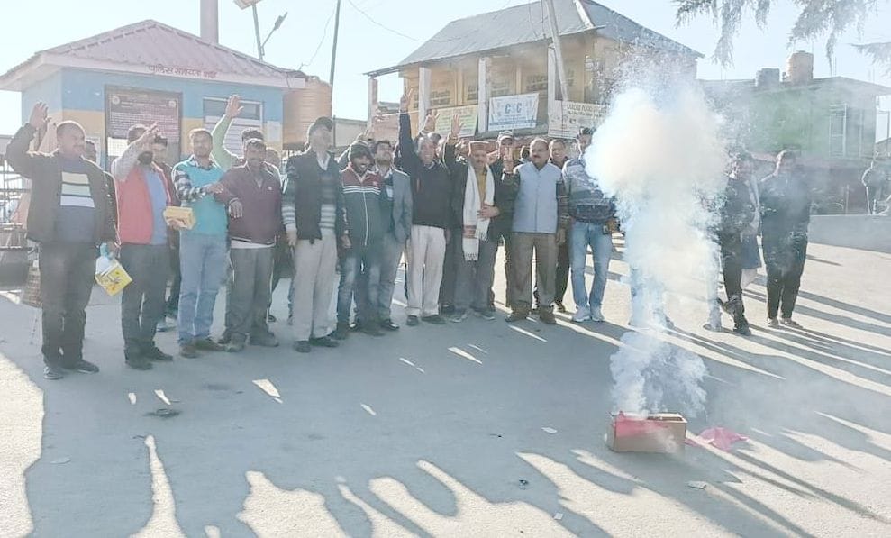 Fireworks in Chamba on BJP's victory in three states