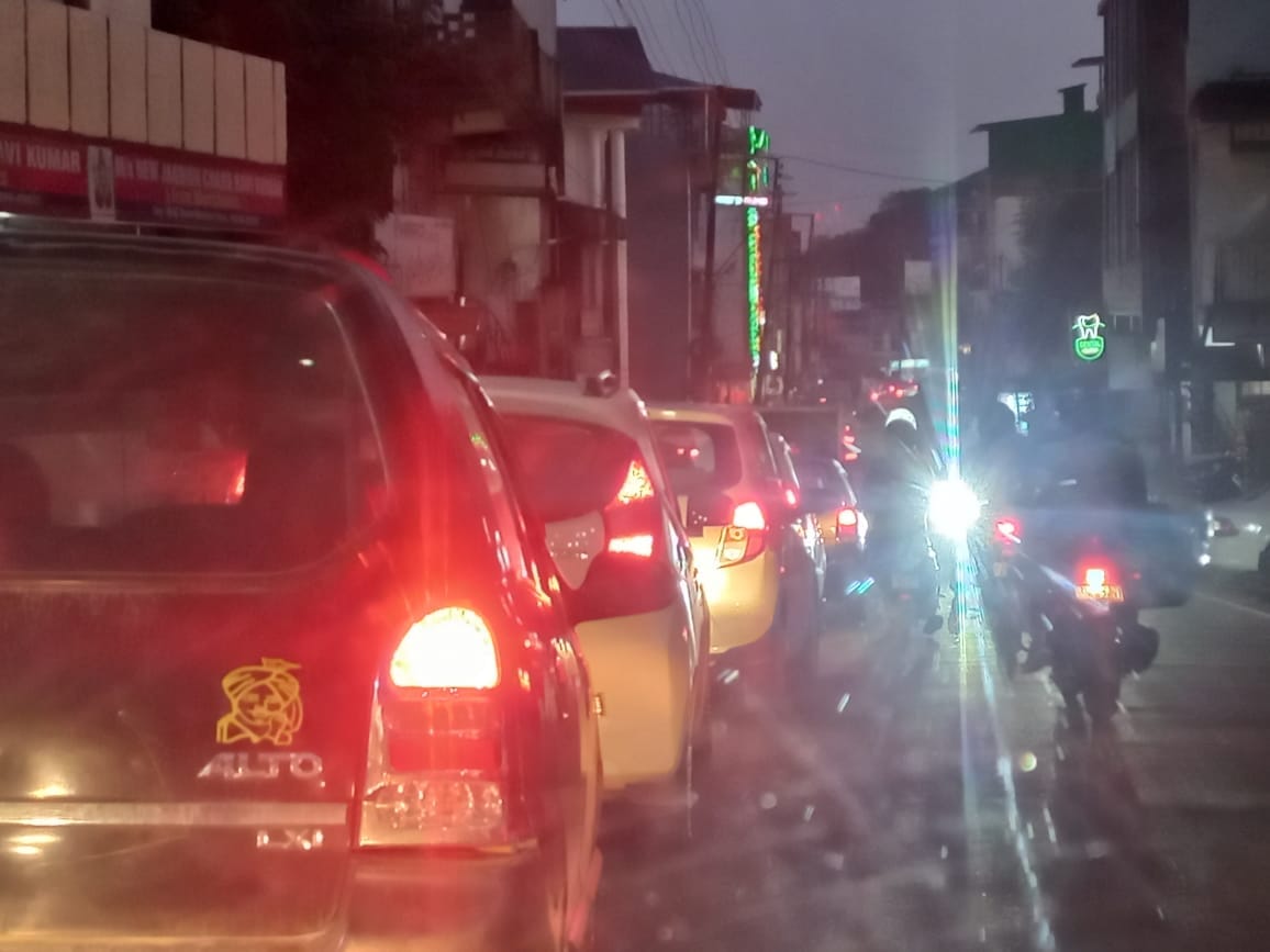 HRTC buses stopped at the headquarters, Hamirpur city jammed for one and a half hour
