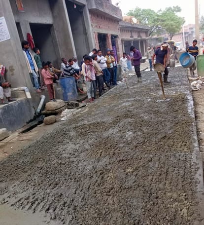 Scam in the construction of CC road in Rehariya, villagers stopped the work
