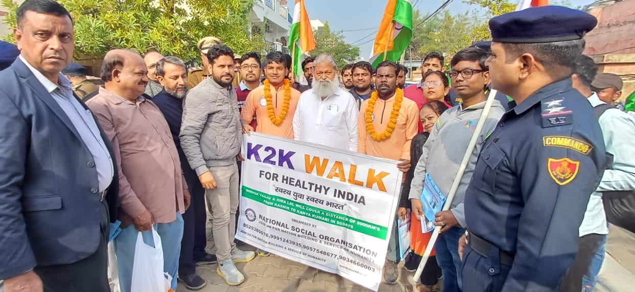 Welcoming the youth who set out for the foot march to Kanyakumari
