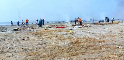 Kalpavasi returned from Kakoda fair and left heaps of garbage on the banks of Ganga.