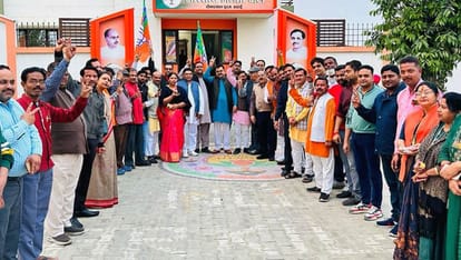 BJP workers celebrated the majority in three states