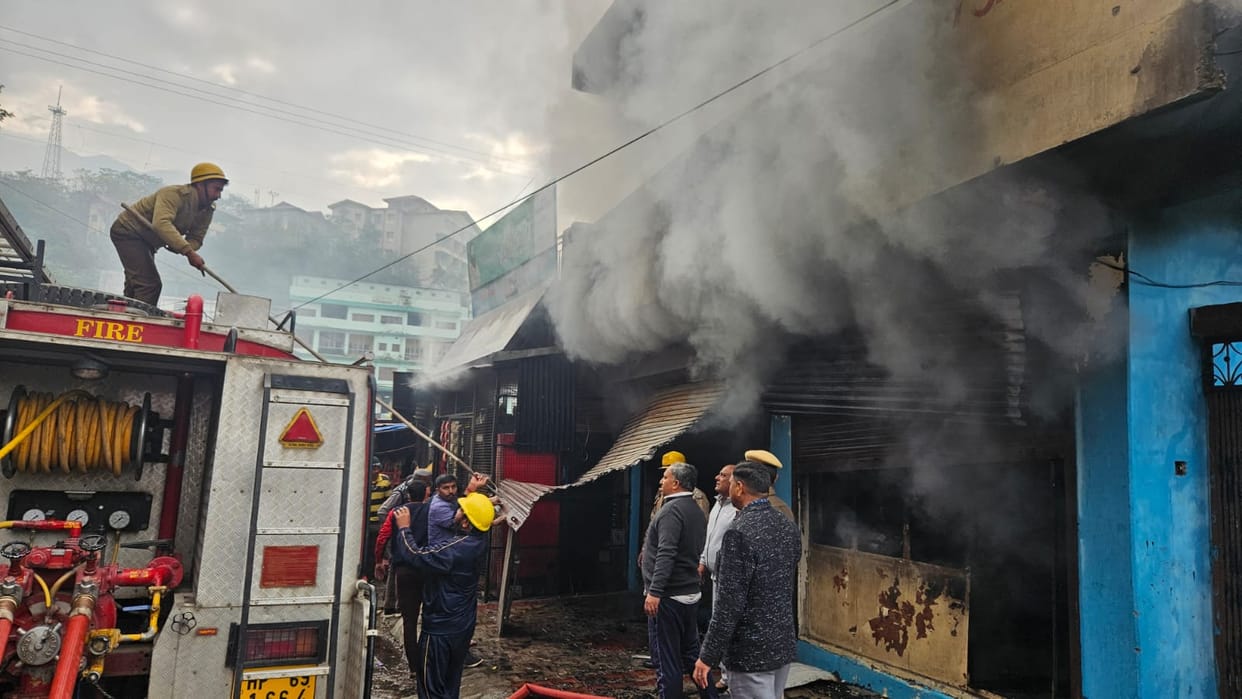 Fire breaks out in three-storey building in Bilaspur