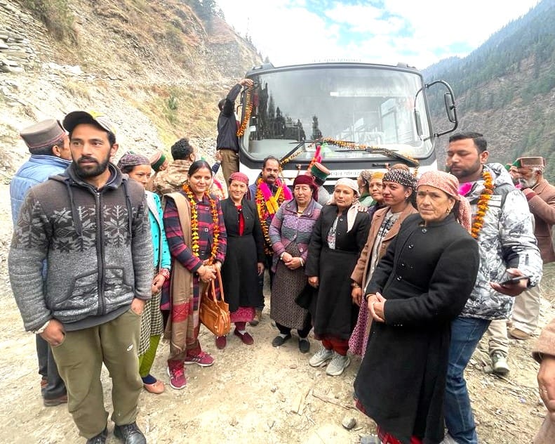 rampur news, jiskun, village, bus, reached, first, time, people, celebration,