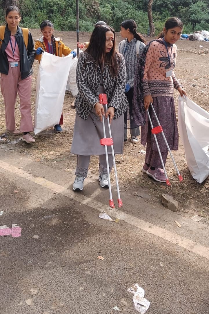 mahila mandal dadhahu clean renuka mela parisar