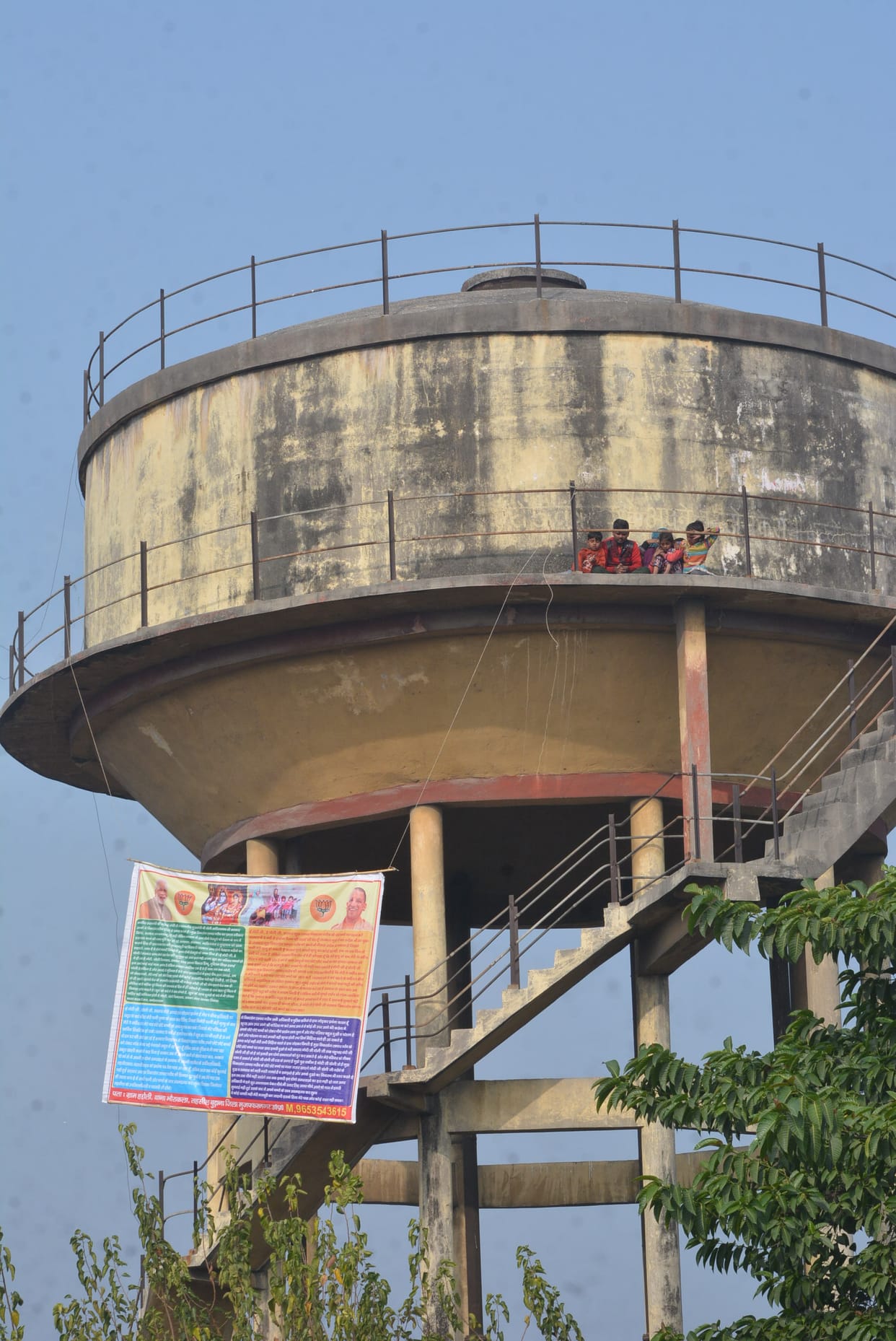 The family climbed on the tank for lease and accommodation, high voltage drama continued for five hours in the district hospital