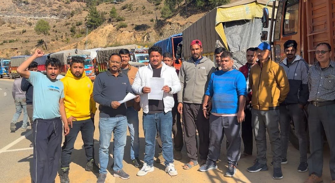 More than 200 vehicles parked due to truck owners' strike