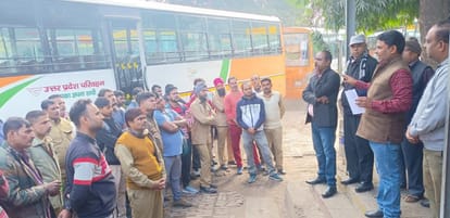 Roadways workers shouted and demonstrated against privatization