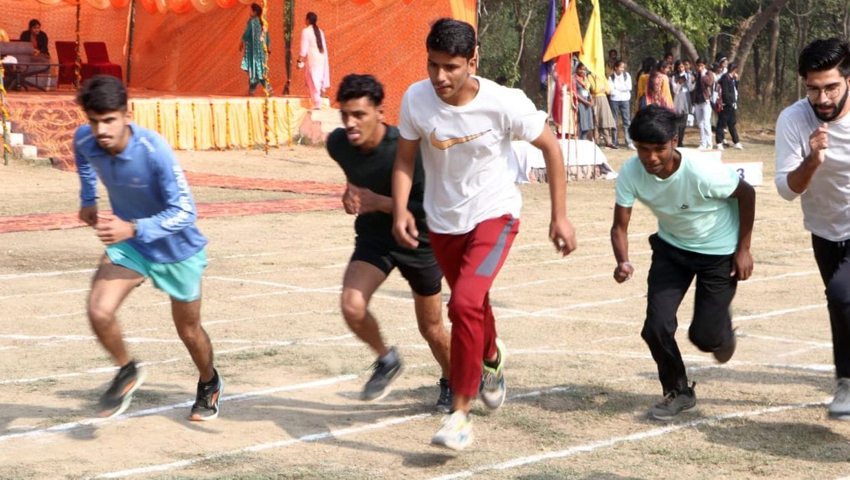 Abhishek ran fastest among men and Kalpana among women.