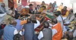 बिरुआबाड़ी मंदिर में सामूहिक हवन में आहुति देते लोग।