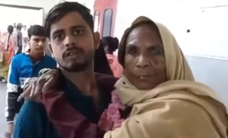 The son was seen roaming around with a stretcher in his lap for treatment when he could not find it.