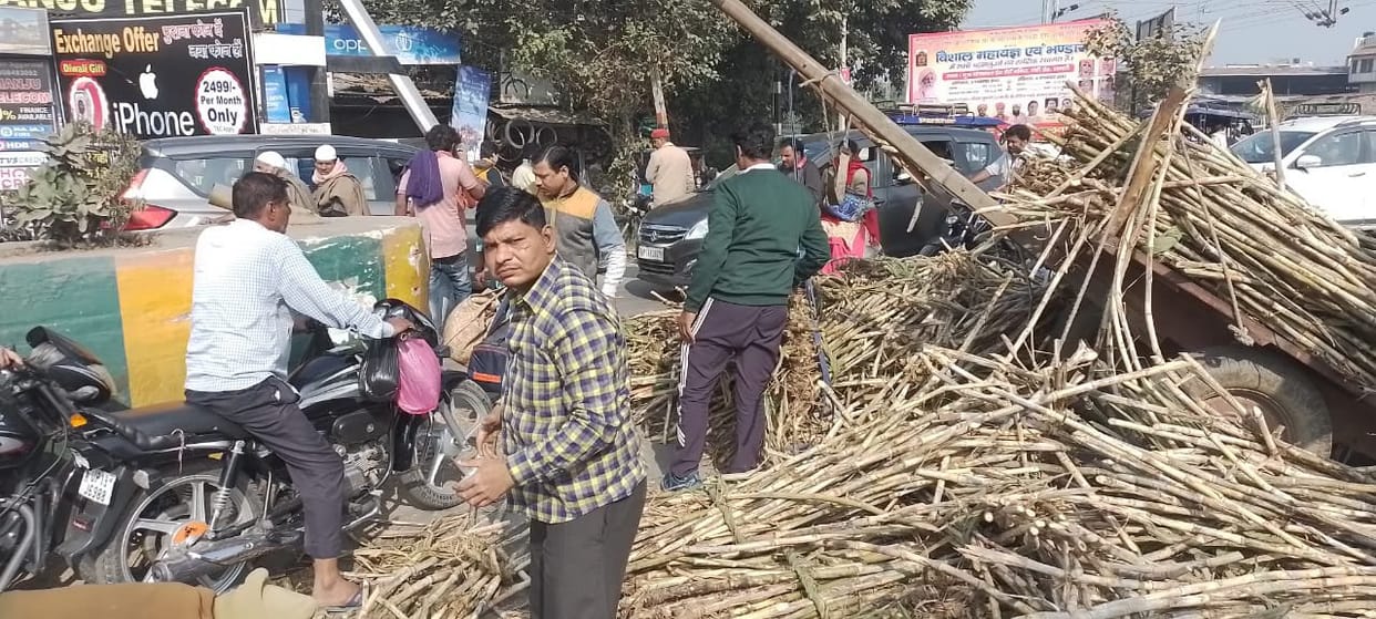 Buggy filled with sugarcane overturned, there was a jam in the city for five hours
