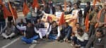 प्रदर्शन करते राजपूत करणी सेना के कार्यकर्ता। संवाद