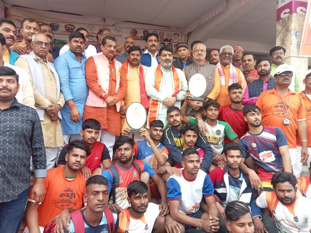 Buddha Club Kushinagar winner and Swangi Patti runner up in men's category