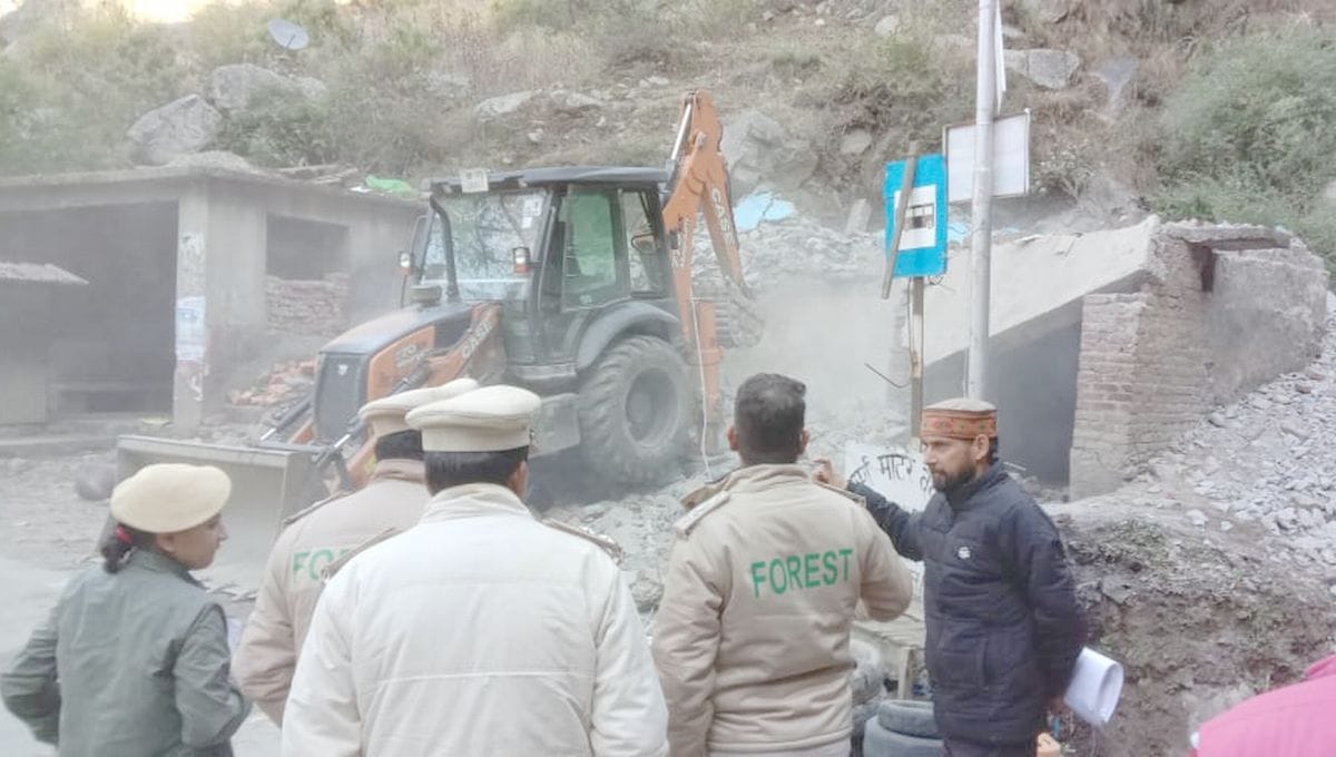 Shops built by illegally occupying forest land on Bharmour-Pathankot Highway demolished