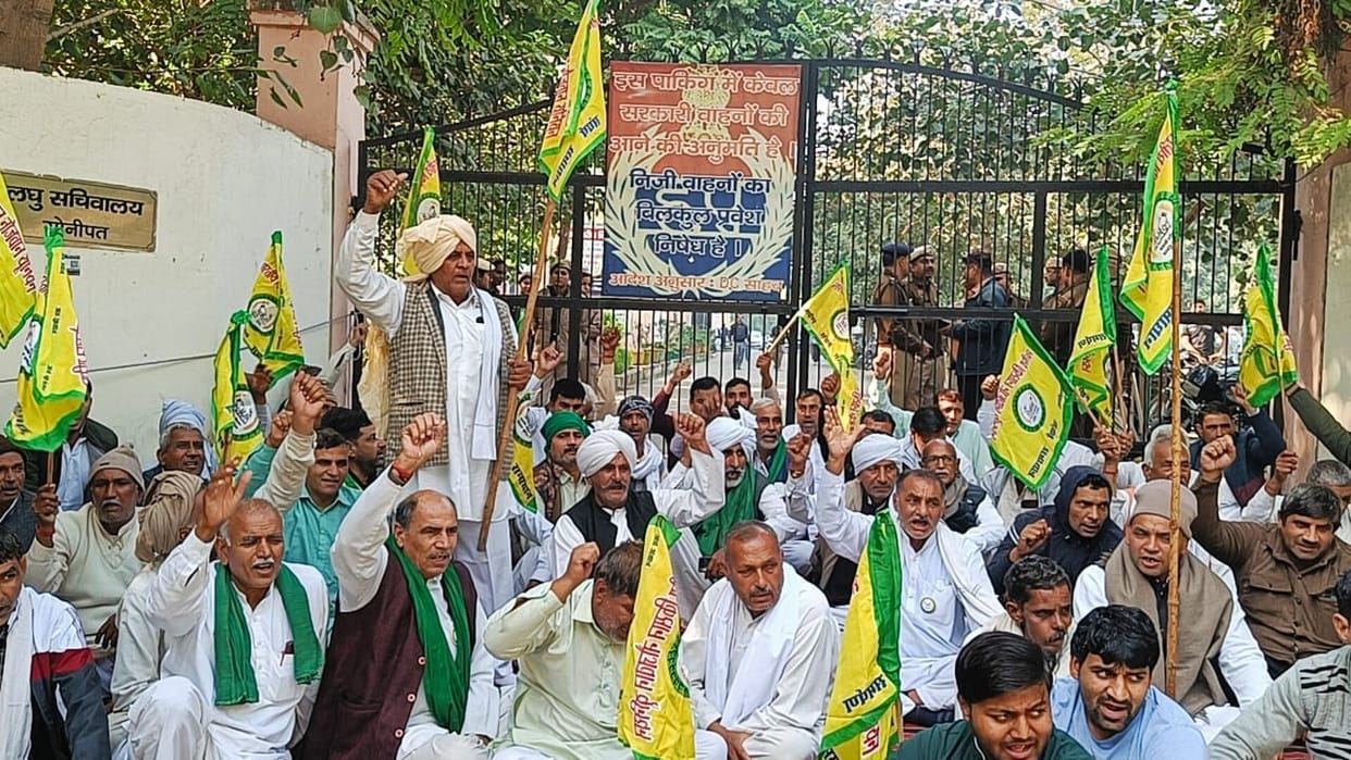 Farmers took out a procession for fair compensation