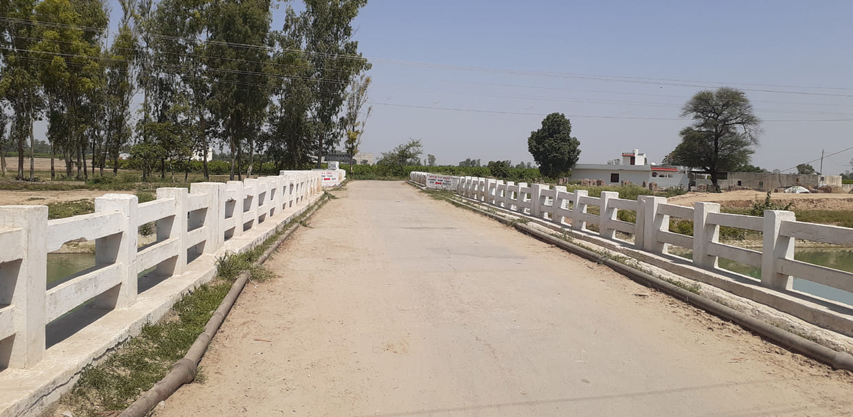 Even after 11 months, officials could not get the bridge connecting the villages of Panchayat Minister Devendra Babli and Subhash Barala started.