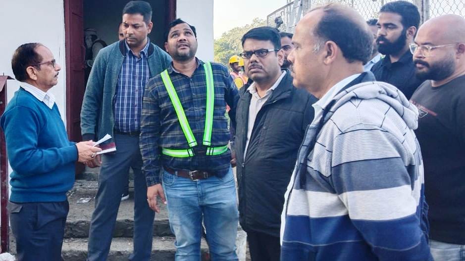 GM took stock of electrification of Mala-Pilibhit railway section