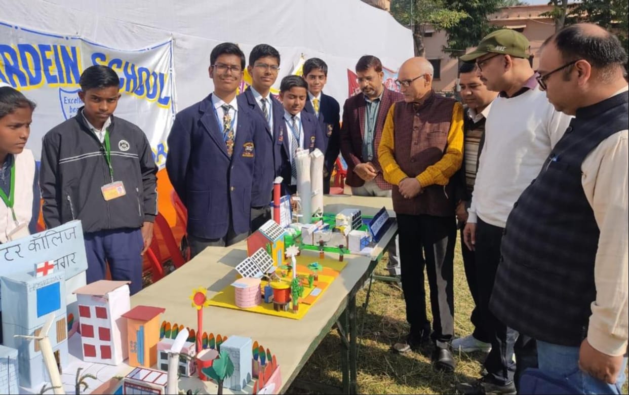 Shaurya and Hardik stood first in science exhibition