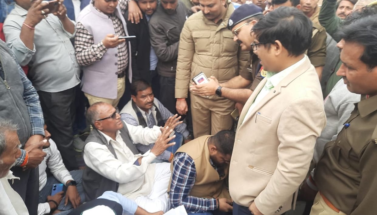 BKU Bhanu surrounded the Collectorate, created a jam