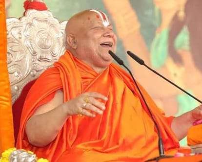 Rambhadracharya: रामभद्राचार्य की गर्दन काटने, आंखें फोड़ने पर इनाम की घोषणा का वीडियो वायरल, रिपोर्ट दर्ज Announcement of reward for cutting Rambhadracharya neck and gouging out his eyes