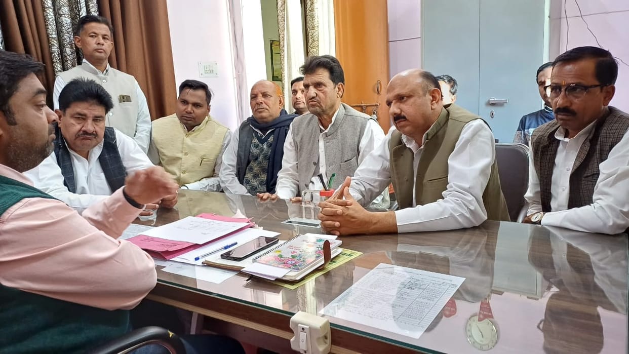 RLD workers demanded to remove the shortage of fertilizers