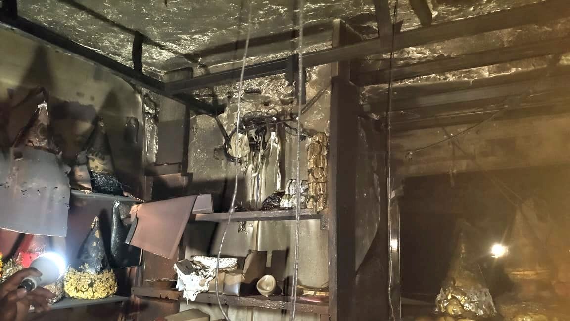 Fire breaks out in bakery shop, goods worth lakhs burnt