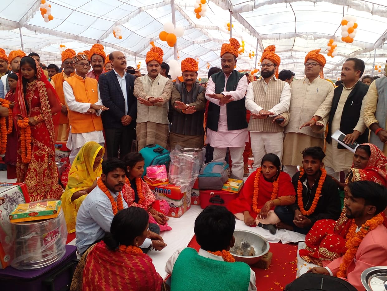 594 couples got married in mass marriage