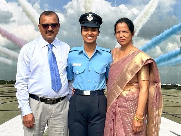 Geetika becomes flying officer in Air Force