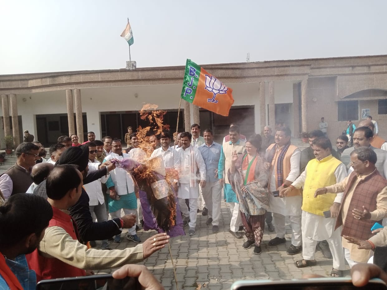 Demand to dismiss Congress MP, BJP's protest