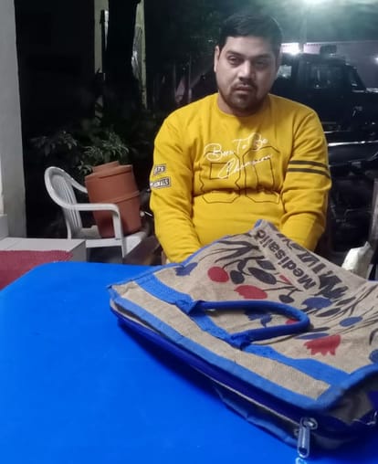 Loot of Rs 1 lakh from drug dealer