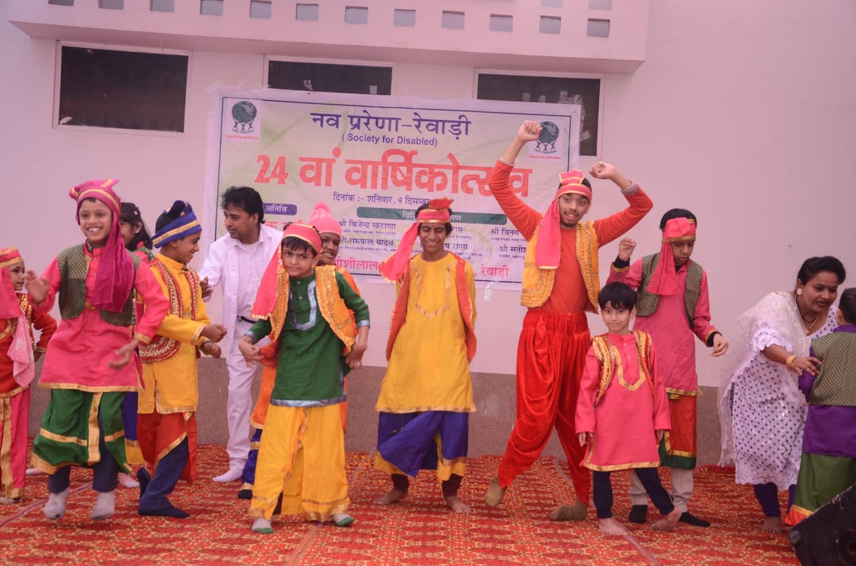 The children enthralled the audience with their captivating presentation.