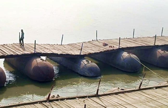 Pantoon of second under construction bridge filled with water, traffic could not start