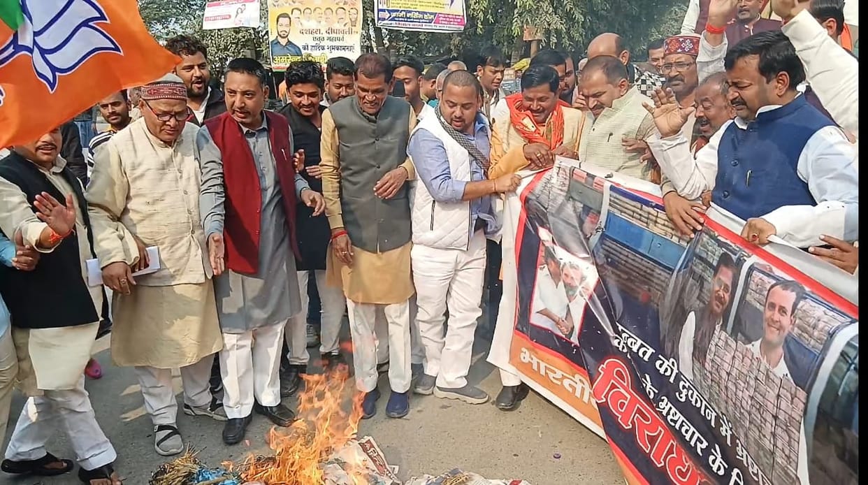 Effigy of Rajya Sabha MP Dheeraj burnt